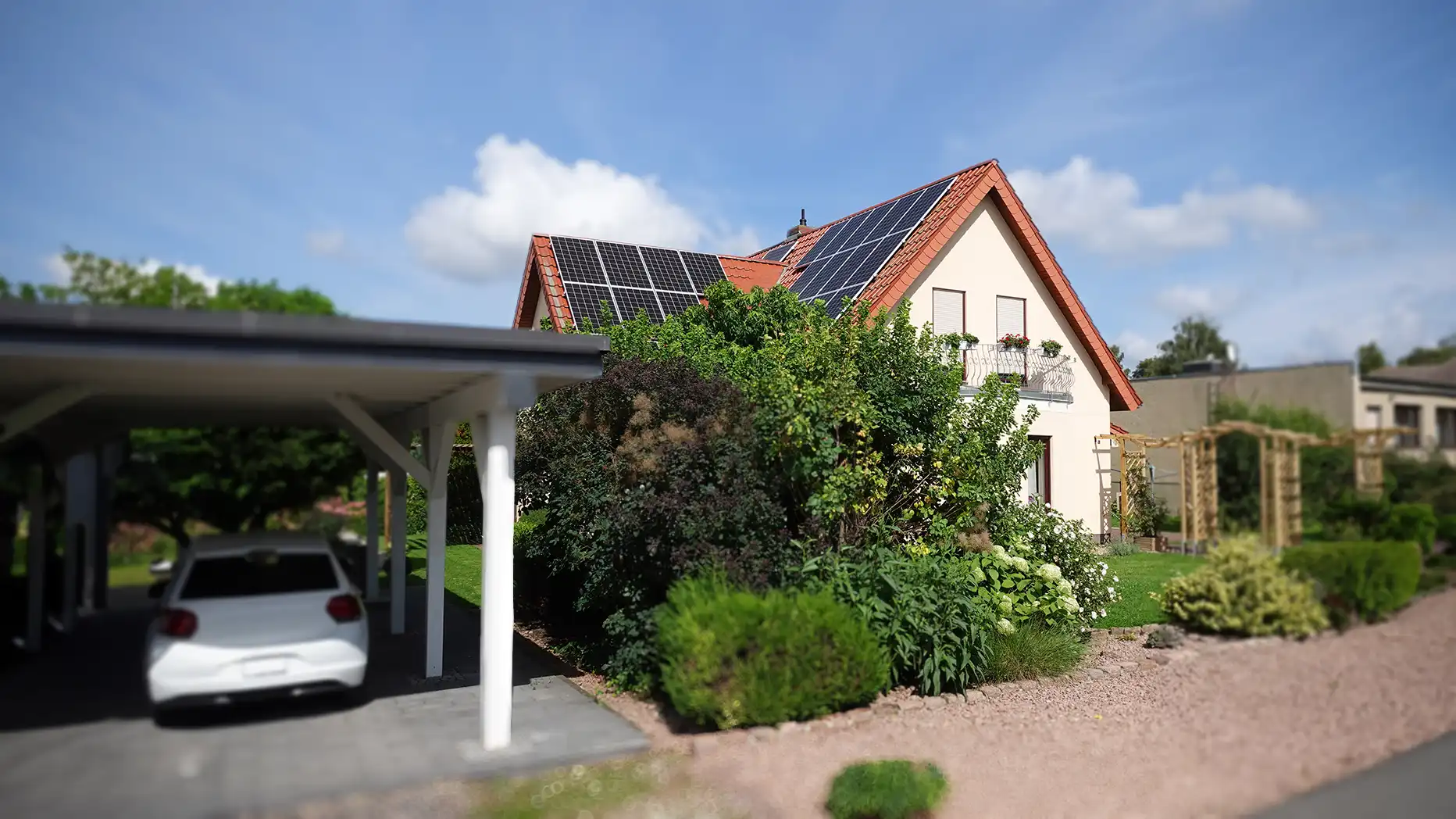 Solar wird deins: 20 kW-Photovoltaik-Anlage von BMU1 auf einem Dach in Halle (Saale) Foto: BMU1